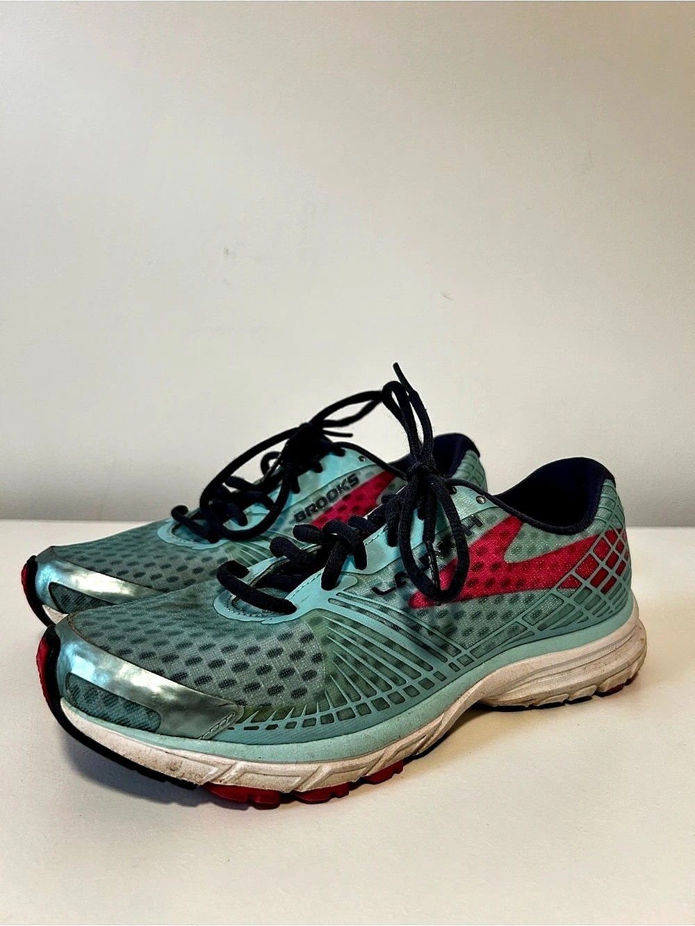 Brooks Launch 3 Women's Athletic Shoes US 7.5 Blue & Pink